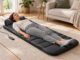 Massagematte zum Liegen mit mehreren Massagezonen in einem modernen Wohnzimmer