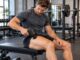 Massagepistole beim Krafttraining zur Unterstützung von Beweglichkeit und Regeneration